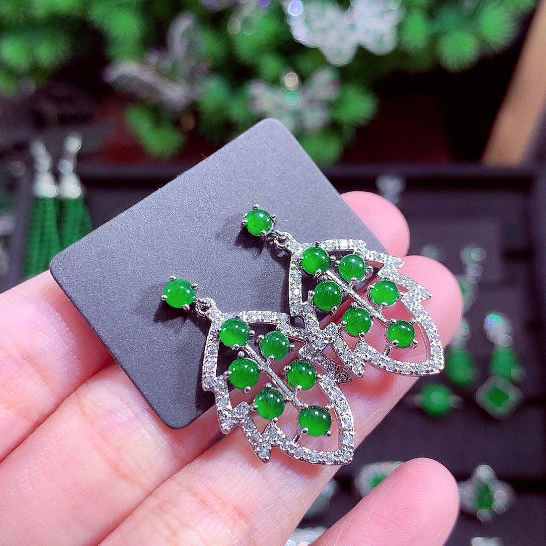 颈饰未镶嵌翡翠天然