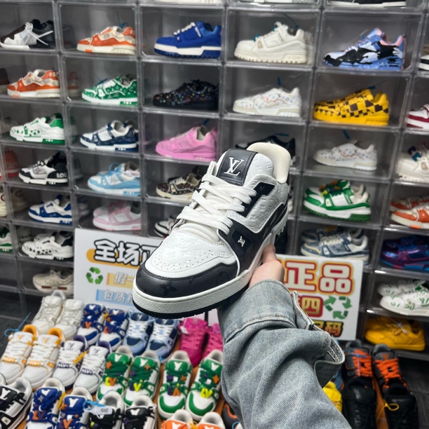 99新 LouisVuitton/路易威登  trainer 黑白浮雕 国码43码 鞋