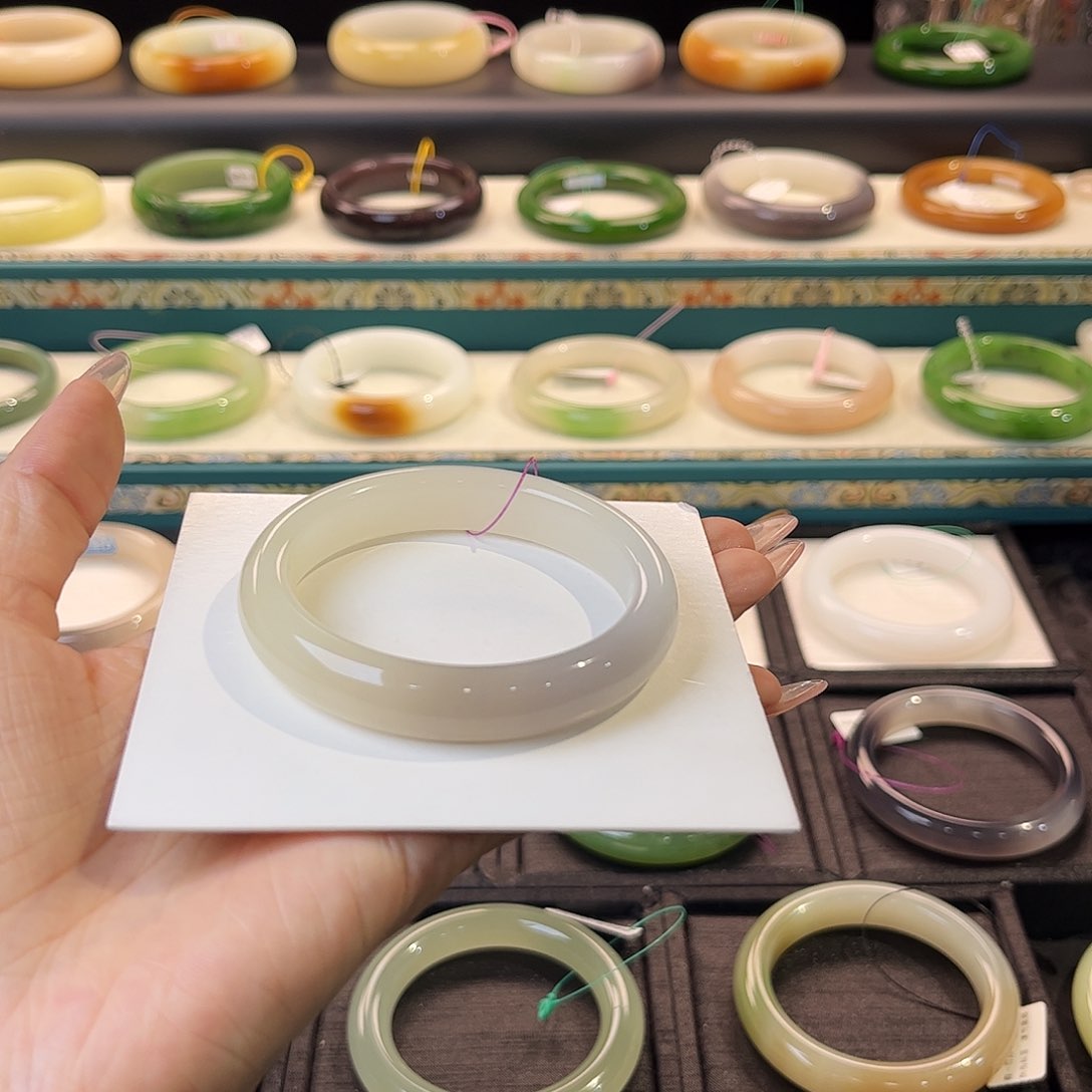 和田玉手镯未镶嵌阿*粉紫白