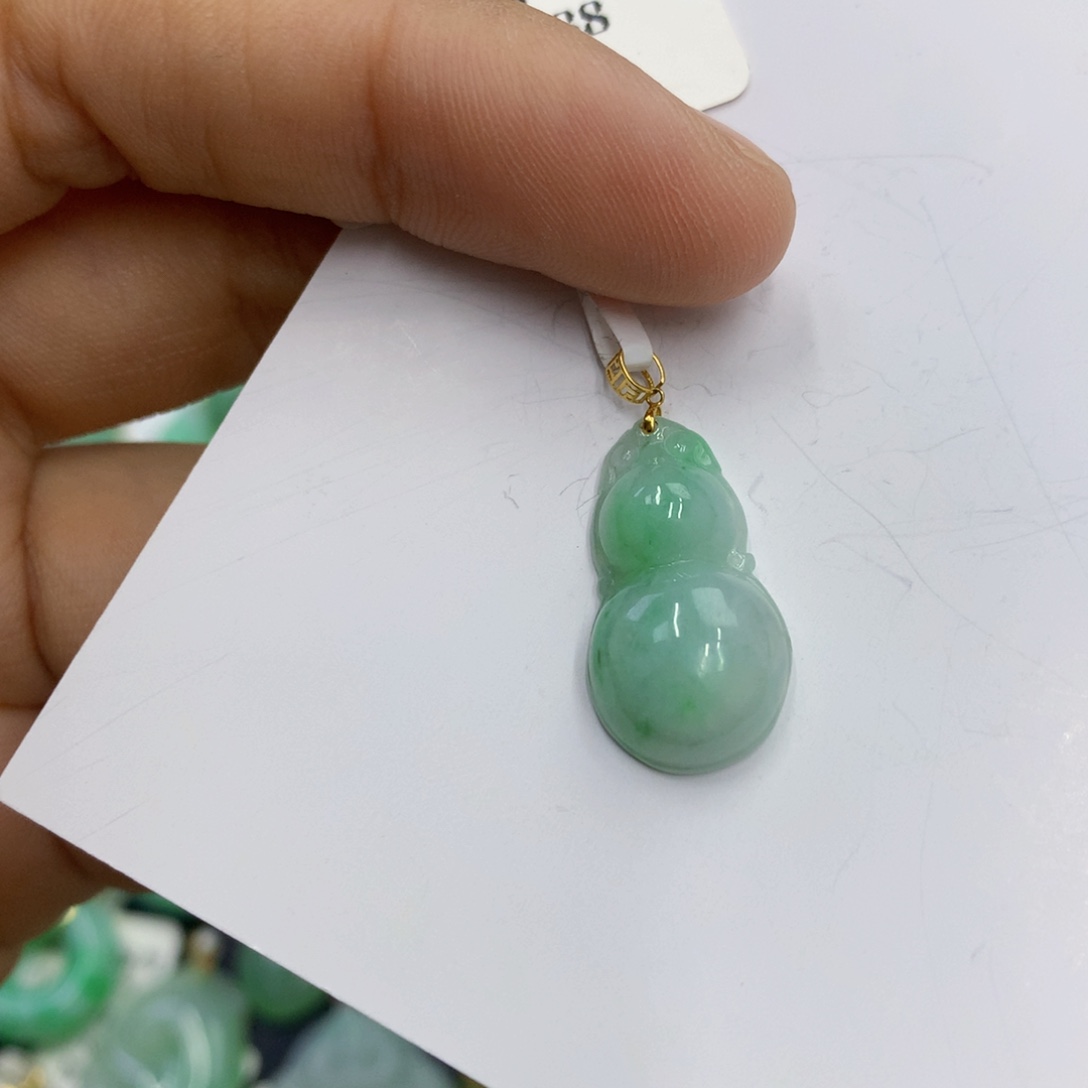 翡翠18K金镶嵌颈饰翡翠