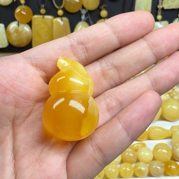 奶***付蜜蜡未镶嵌珠宝奇石