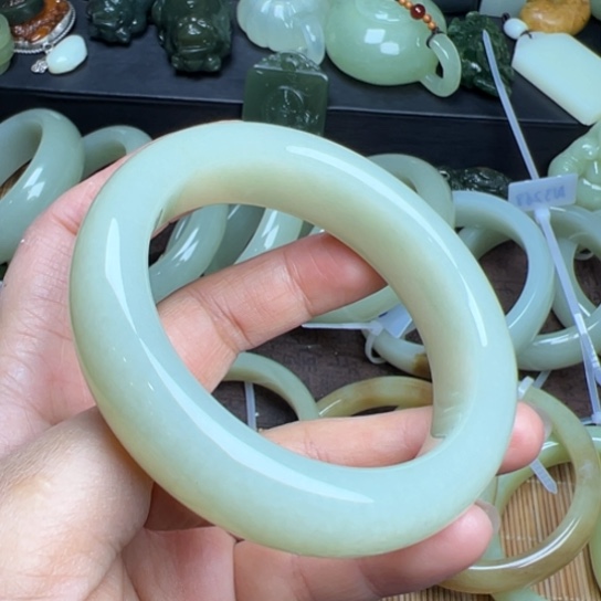 和田玉手镯未镶嵌60