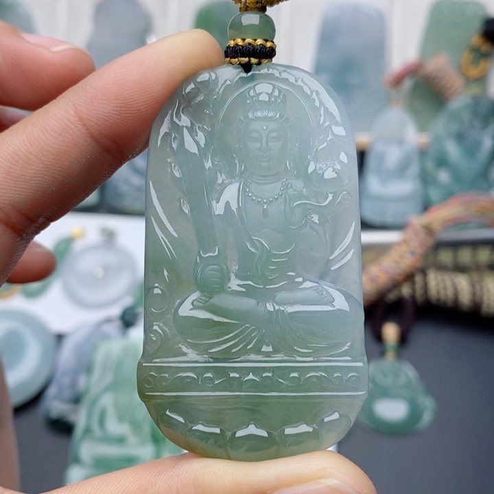 翡翠未镶嵌颈饰虚空藏