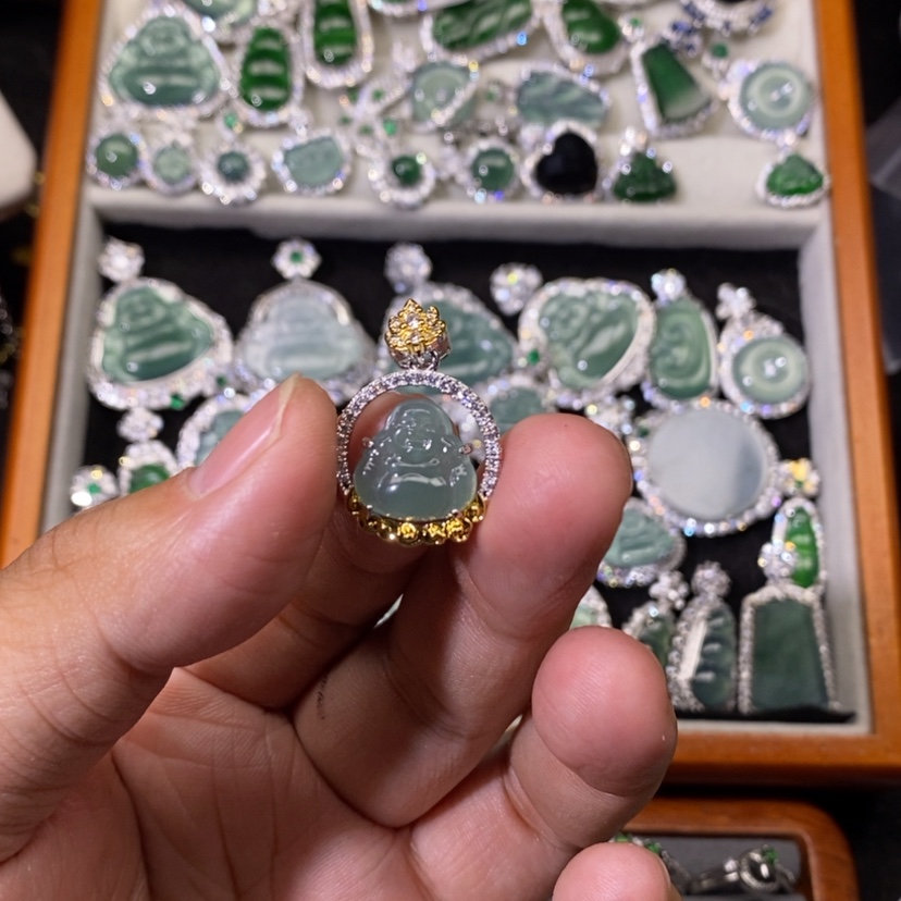 【闪购商品】翡翠颈饰未镶嵌天然