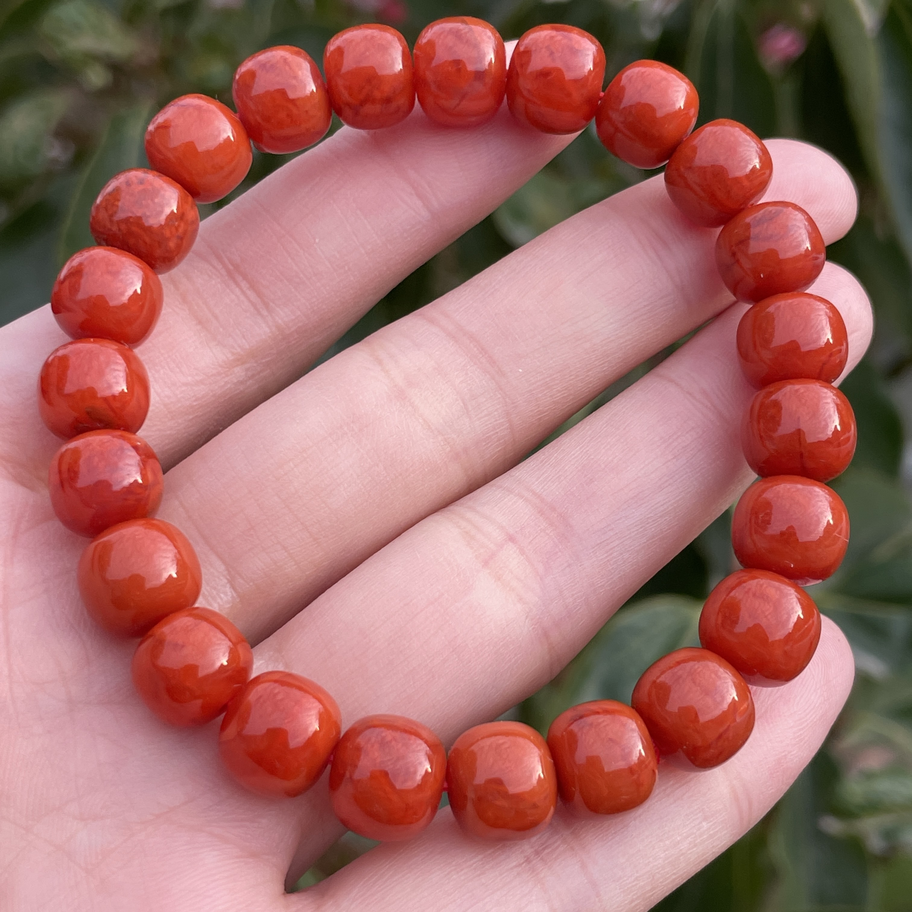 精品南红9.5mm老型珠单圈手串，颜色红润，满肉柿子火焰纹