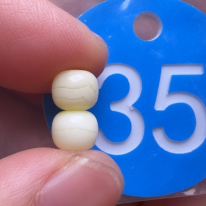 未镶嵌蜜蜡裸石6.5m m