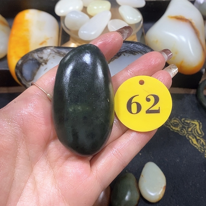 未镶嵌和田玉（糖玉）挂件