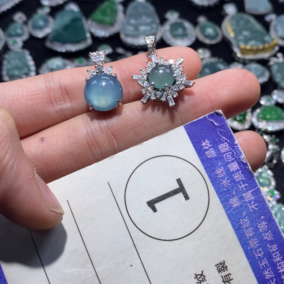 清***晨翡翠未镶嵌颈饰翡翠