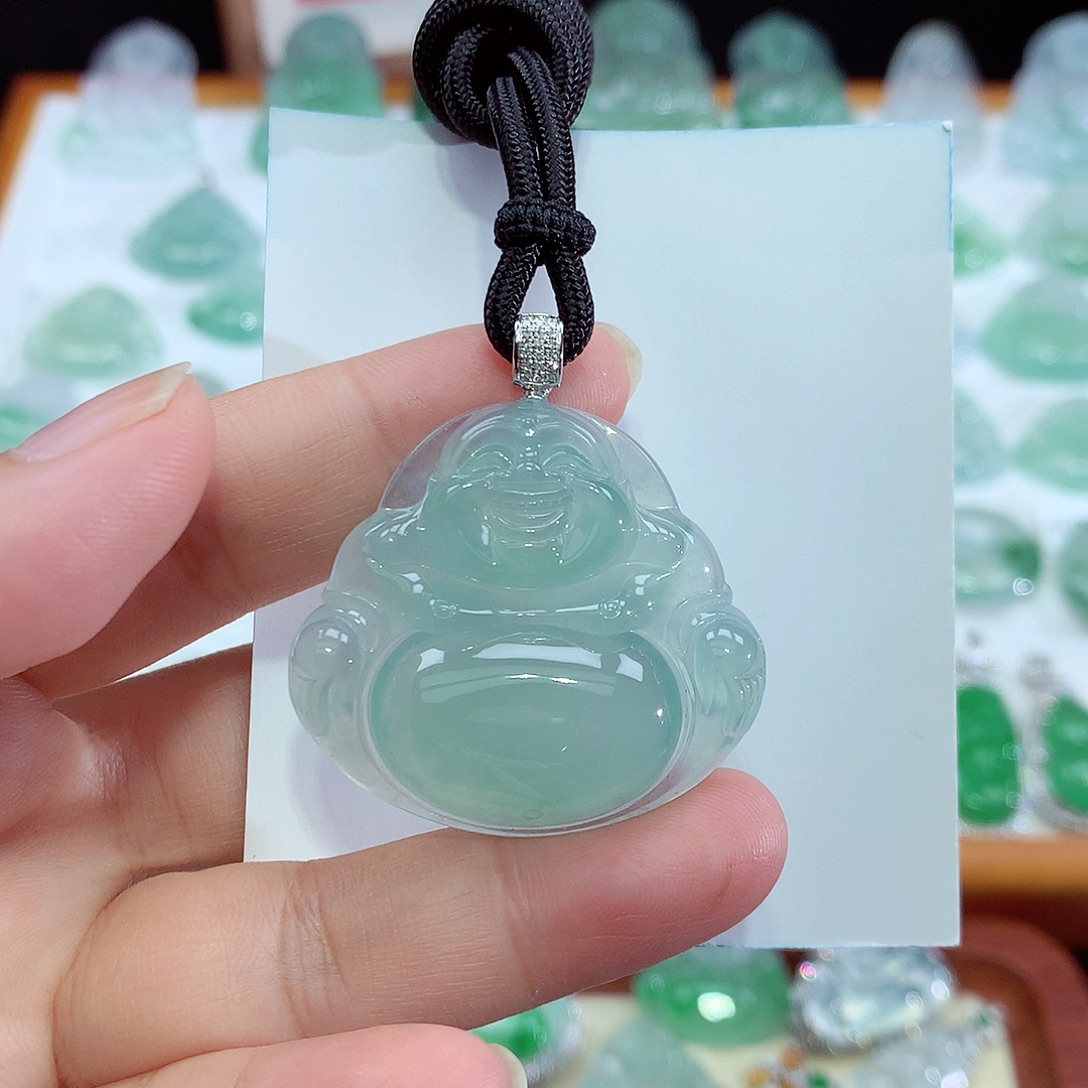 颈饰18K金镶嵌翡翠佛