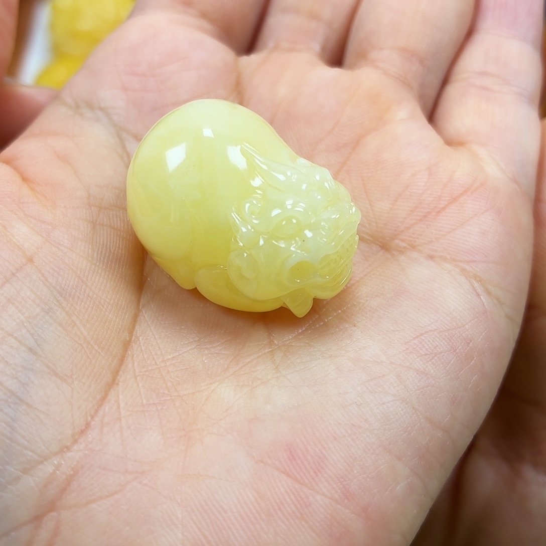 蜜蜡未镶嵌颈饰焦皮浓蜡妖花貔貅