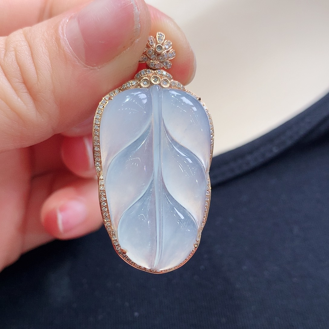 翡翠颈饰18K金镶嵌叶子