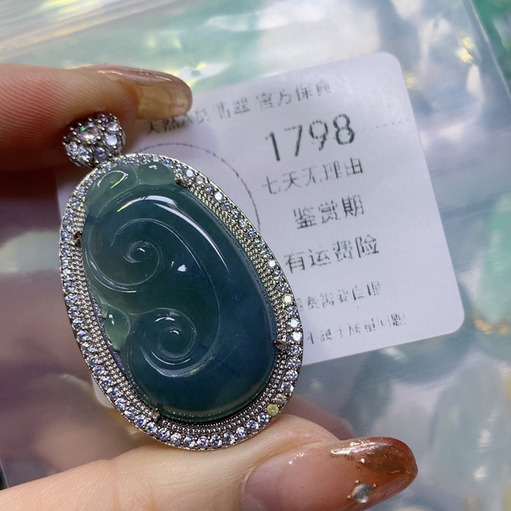 翡翠颈饰未镶嵌翡翠