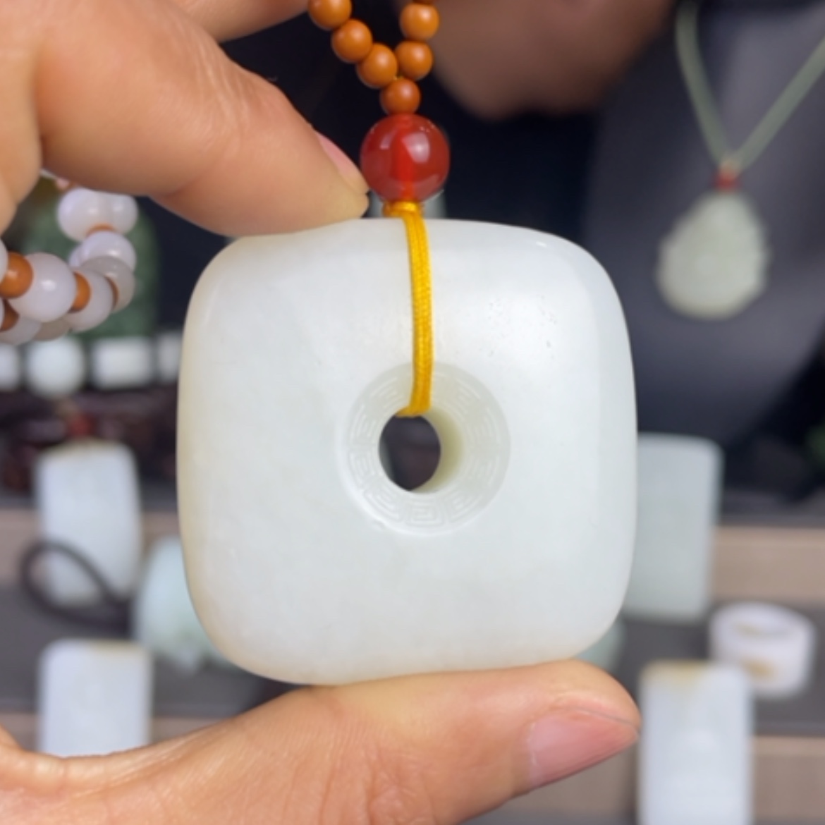 【闪购商品】和田玉颈饰未镶嵌顺***吧