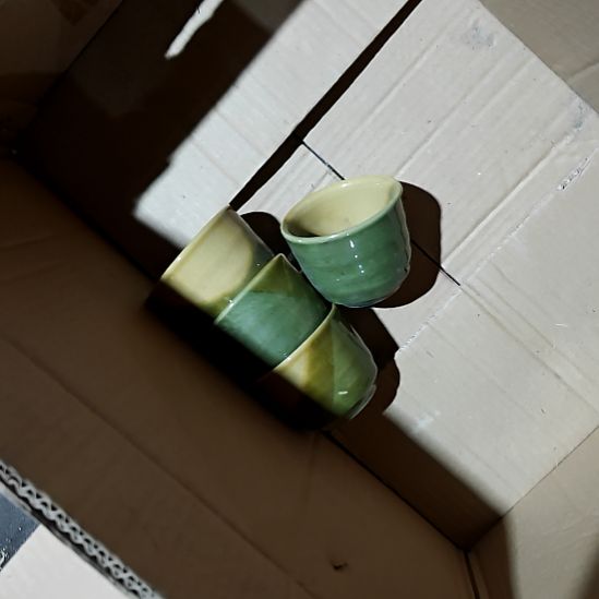 绿泥盘子碗茶壶啥都有