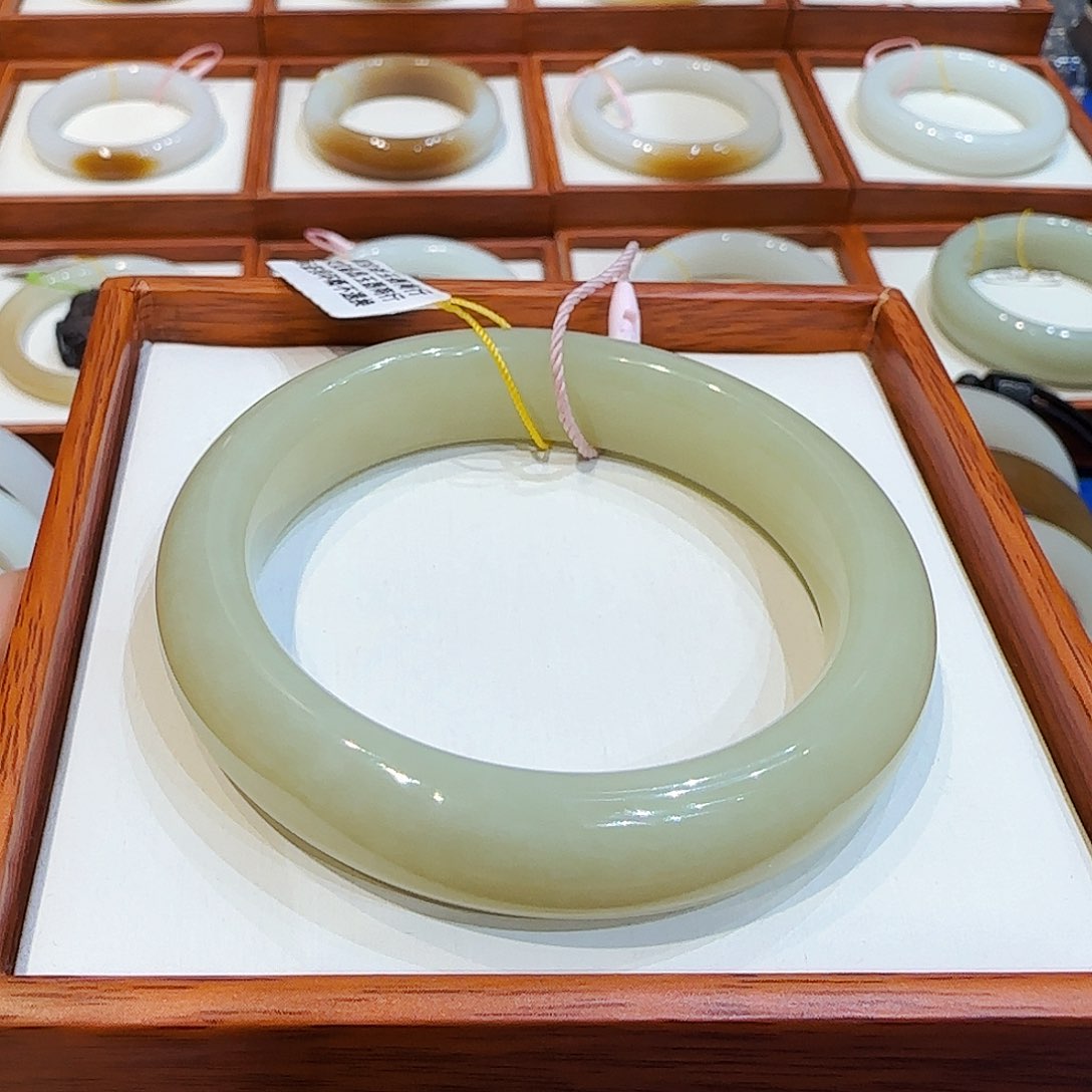 和田玉手镯未镶嵌黄口53