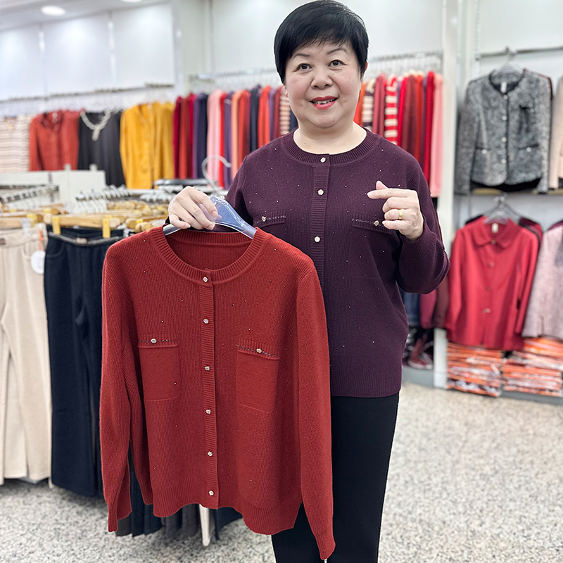 纯色星空款冬季毛衣女妈妈保暖绒衫中老年女装气质圆领打底针织衫