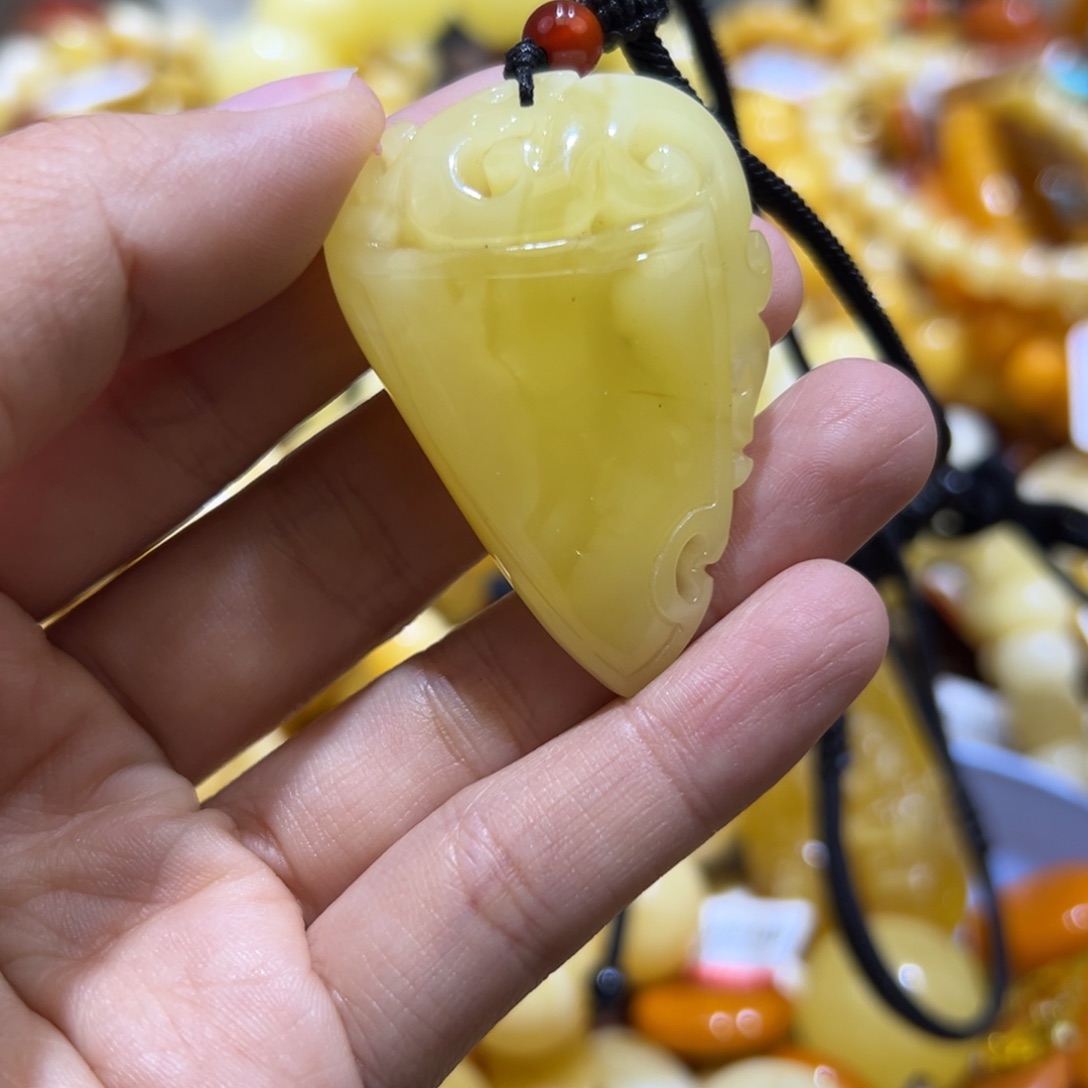 琥珀珠宝奇石未镶嵌