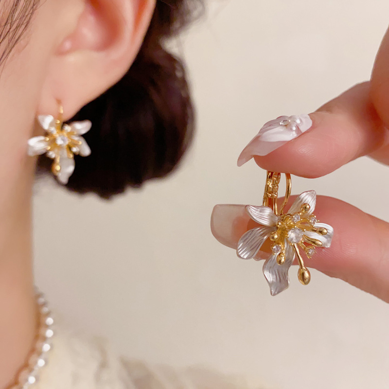 铜合金耳饰 小众时尚简约镶钻金属花瓣耳扣