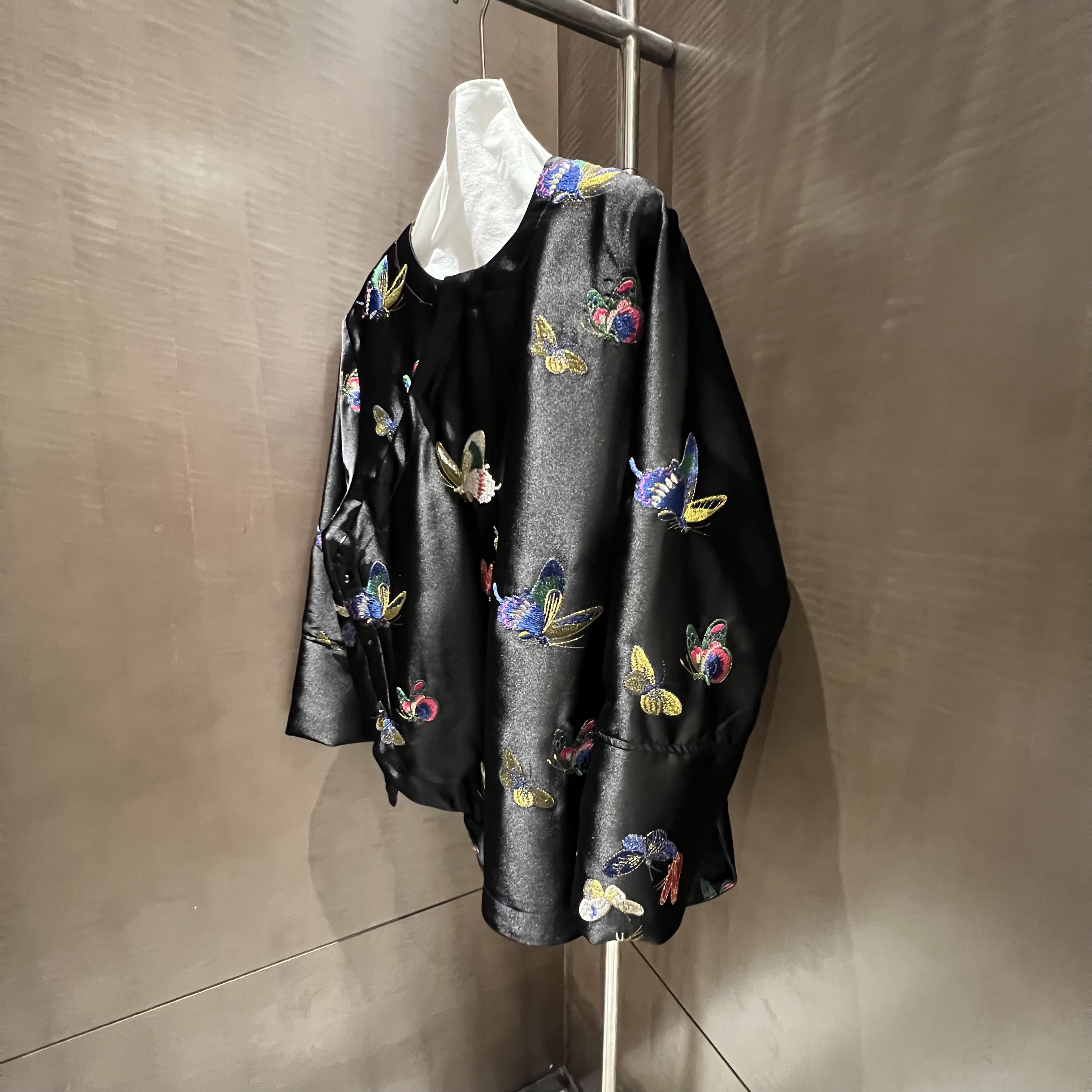 2026春装新款新中式国风重工蝴蝶刺绣提花圆领斜门襟盘扣长袖上衣