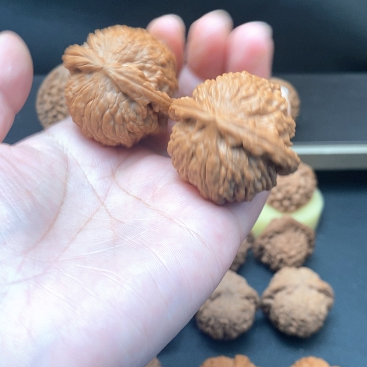 文玩核桃吊坠球白