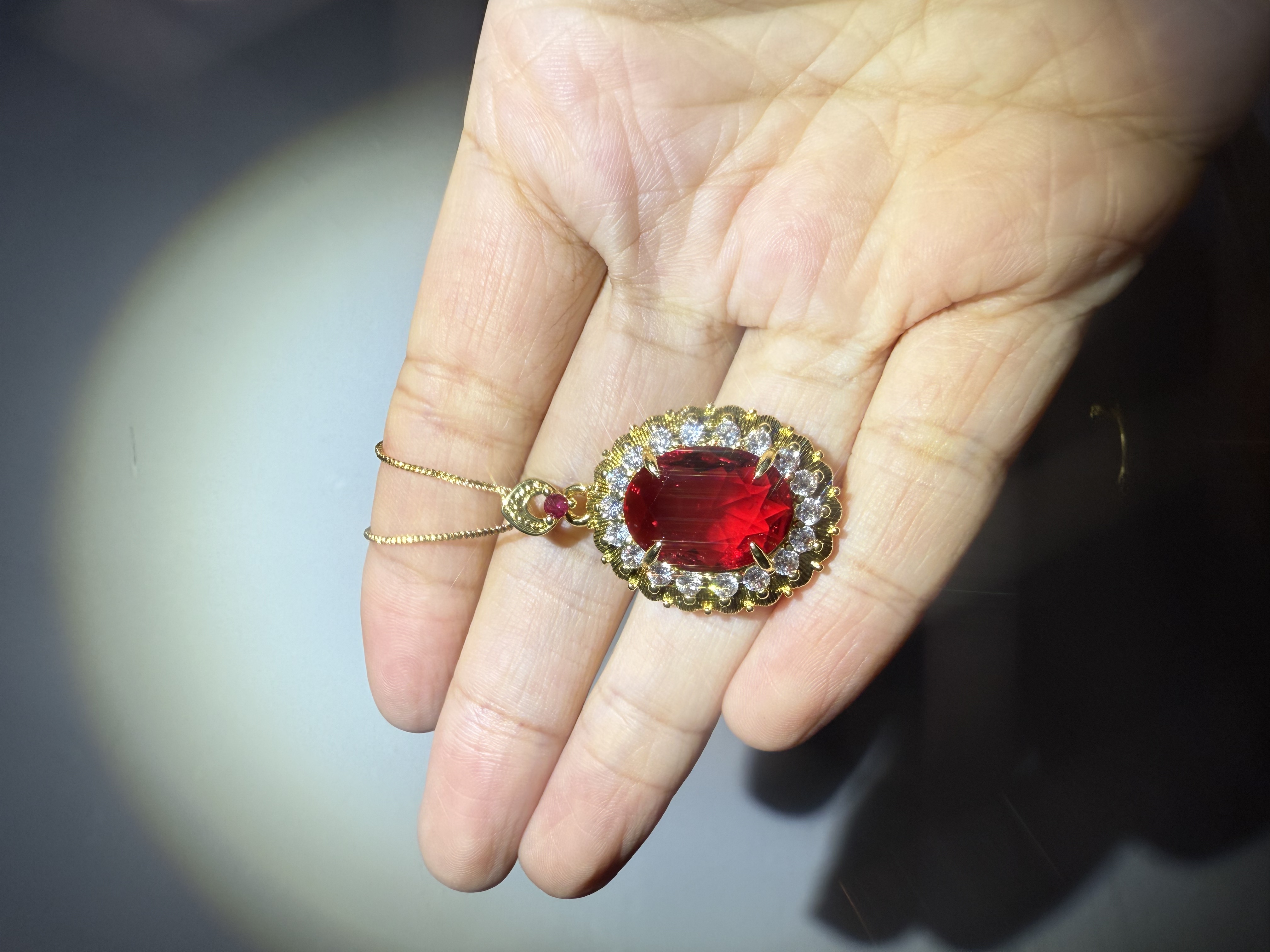 A003 红曜倾城精选吊坠+项链(礼盒）