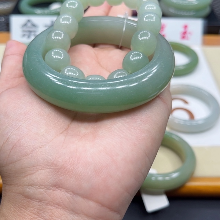 石英质玉手镯未镶嵌安*