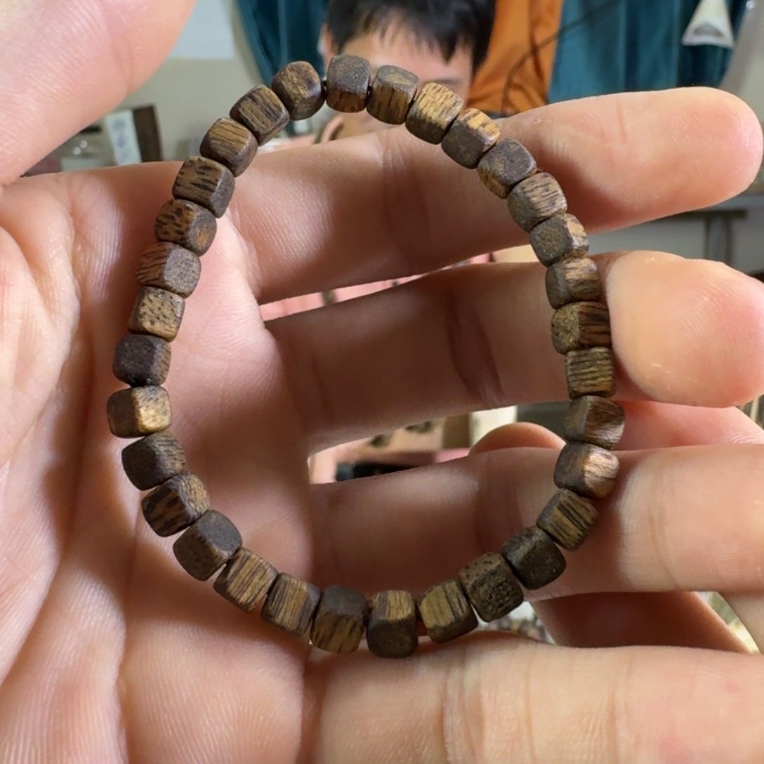 奇楠沉香手串0.5方珠3g+