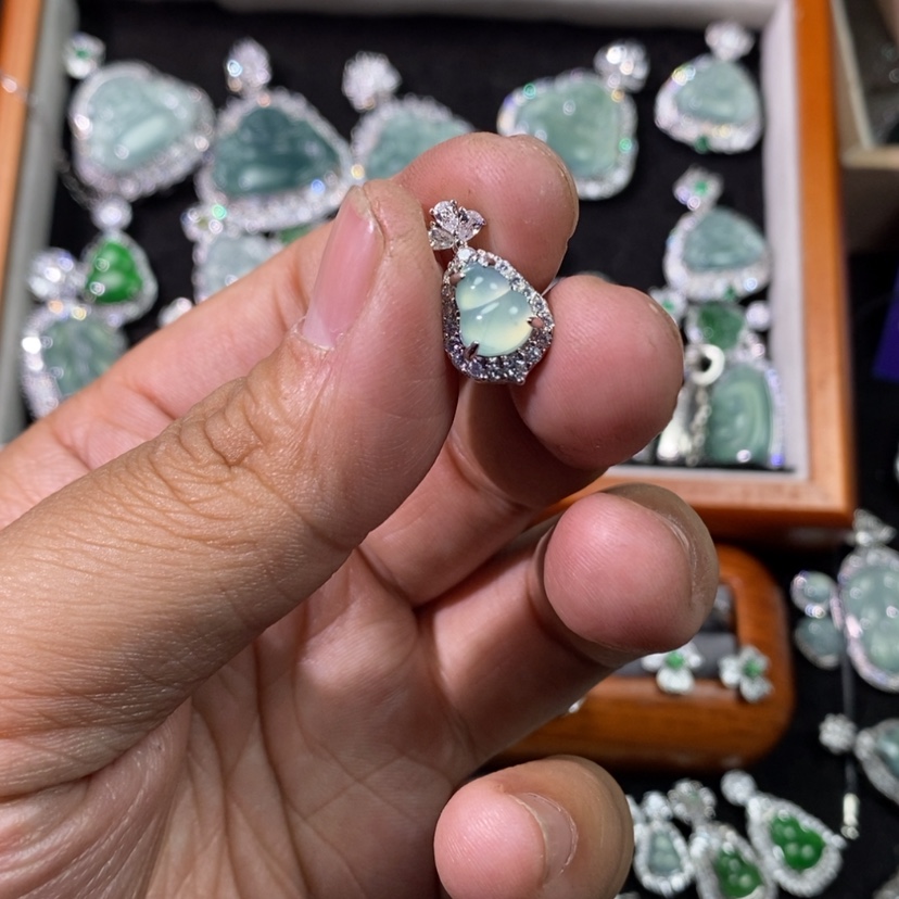 【闪购商品】翡翠颈饰未镶嵌天然