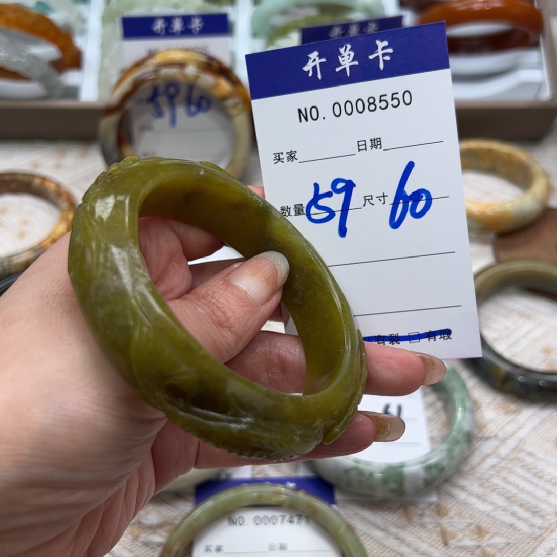 蛇纹石玉未镶嵌手镯