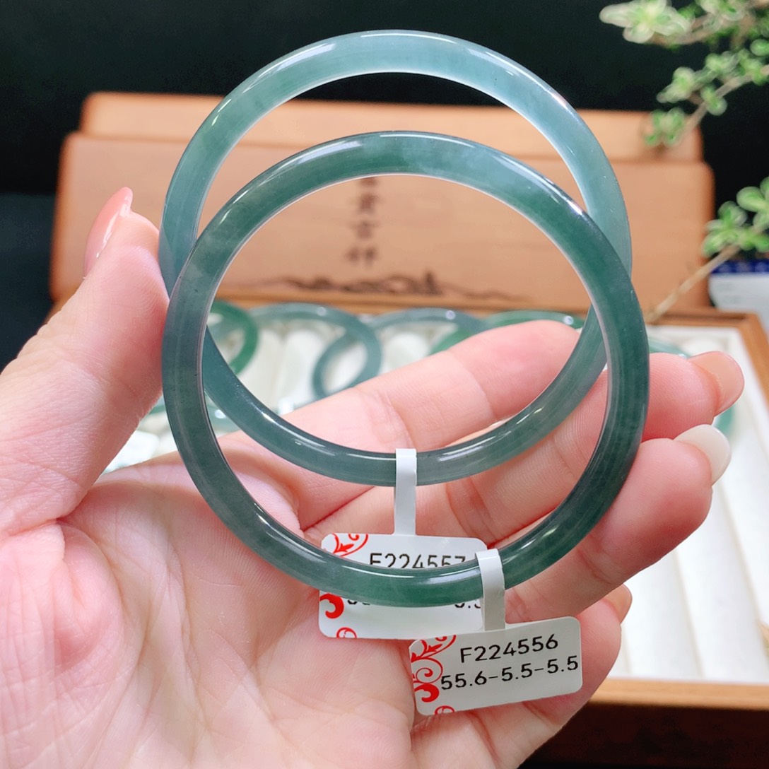 翡翠未镶嵌手镯天然