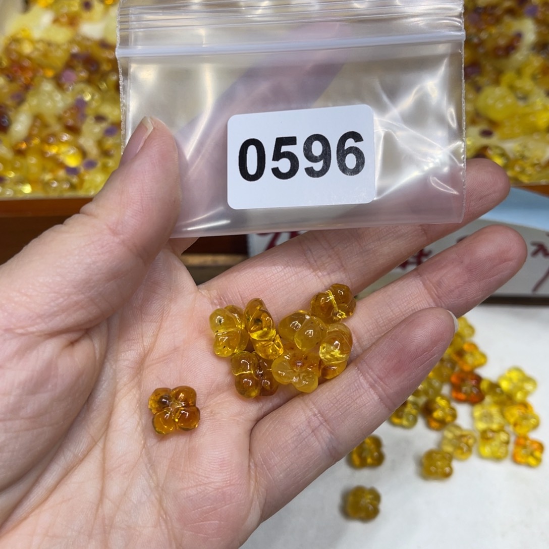 琥珀珠宝奇石未镶嵌