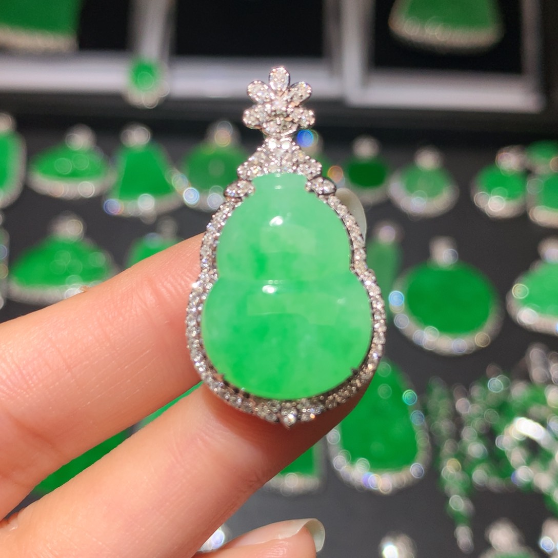 翡翠颈饰18K金镶嵌翡翠