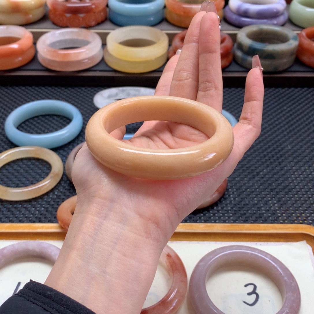 石英质玉手镯未镶嵌