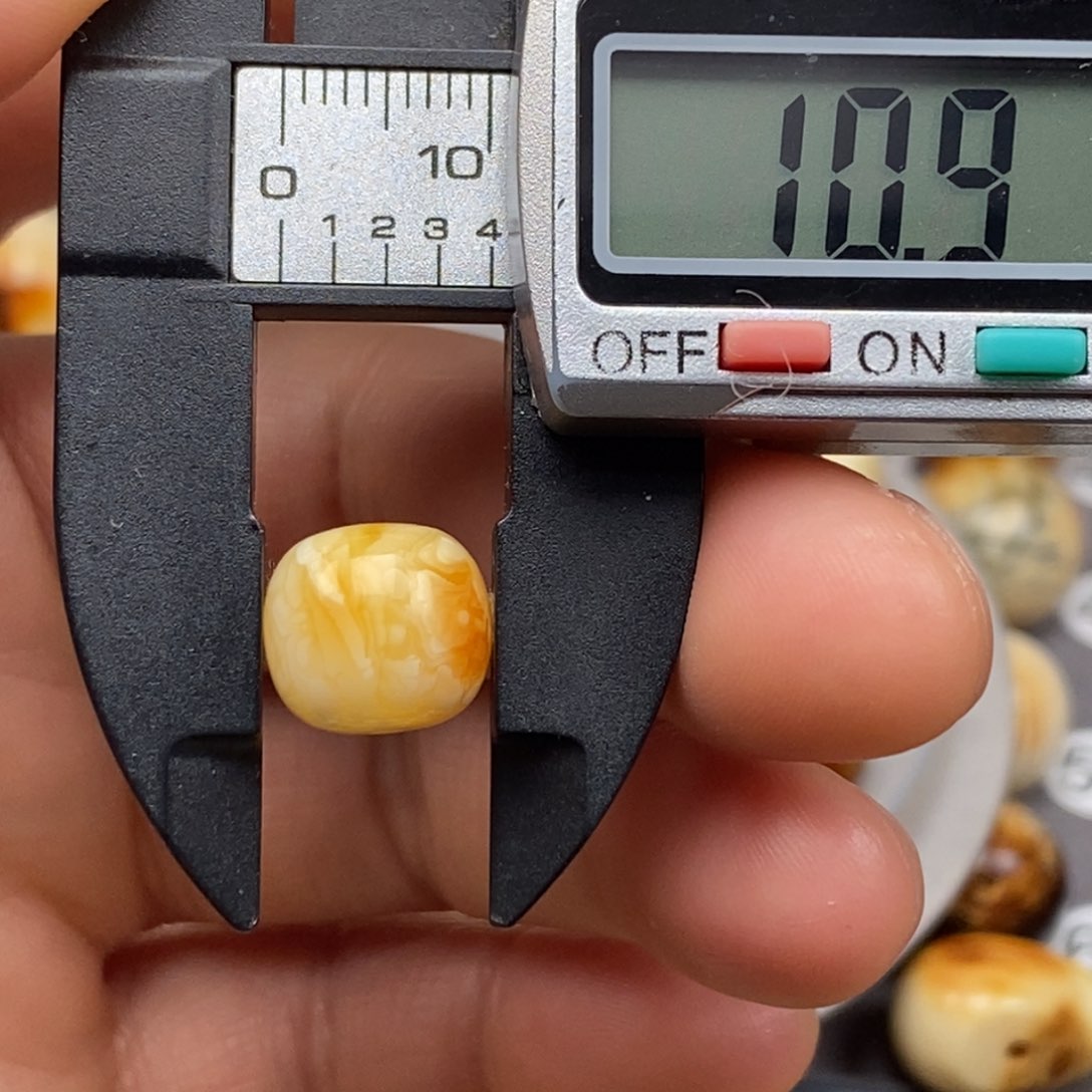 蜜蜡珠宝奇石未镶嵌