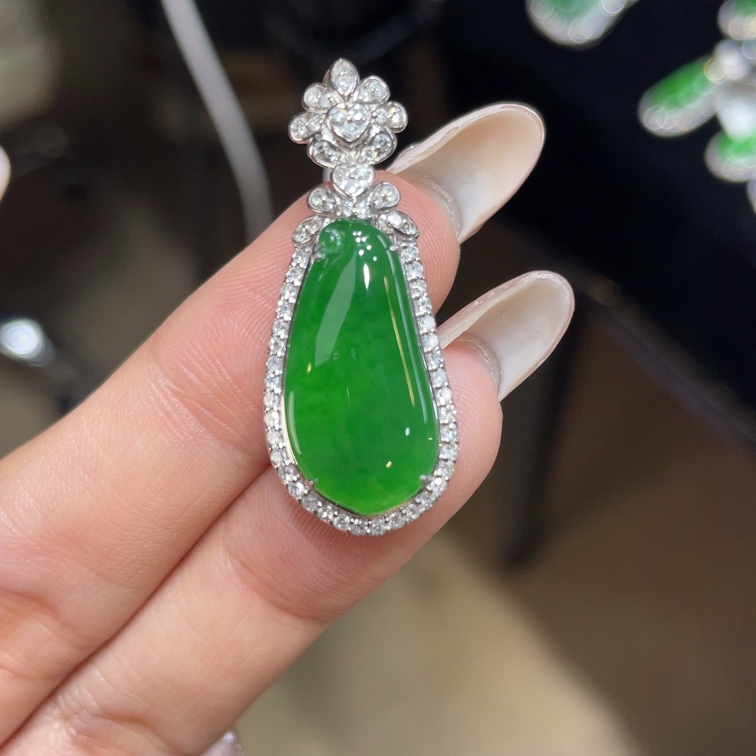 翡翠颈饰18K金镶嵌天然缅甸翡翠a货