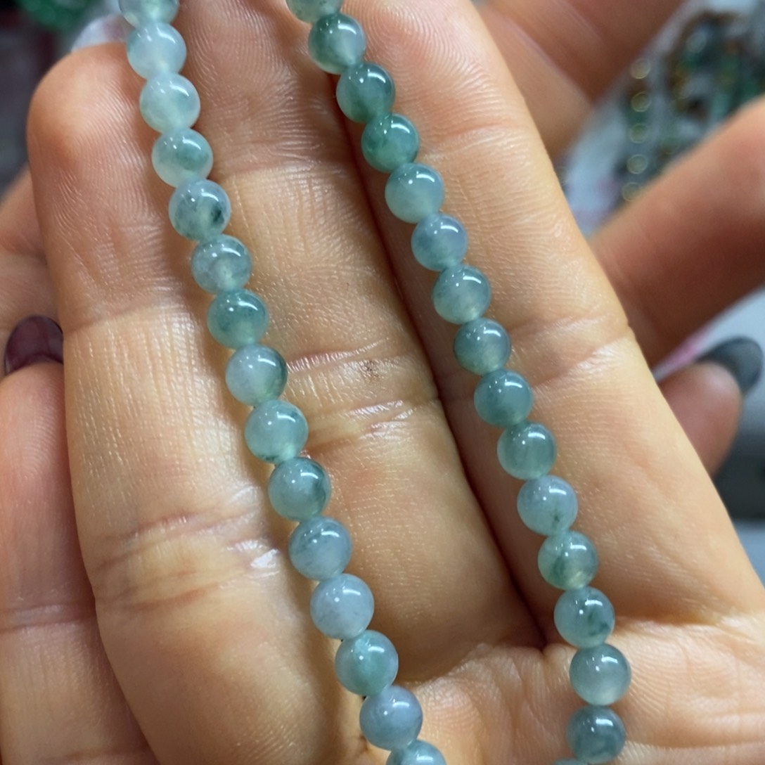 翡翠手链未镶嵌大****?买断不退不换