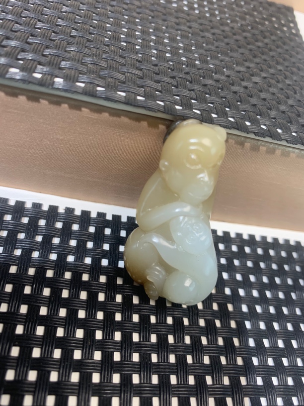 和田玉十二生肖（猴）俏色巧雕可爱小清新