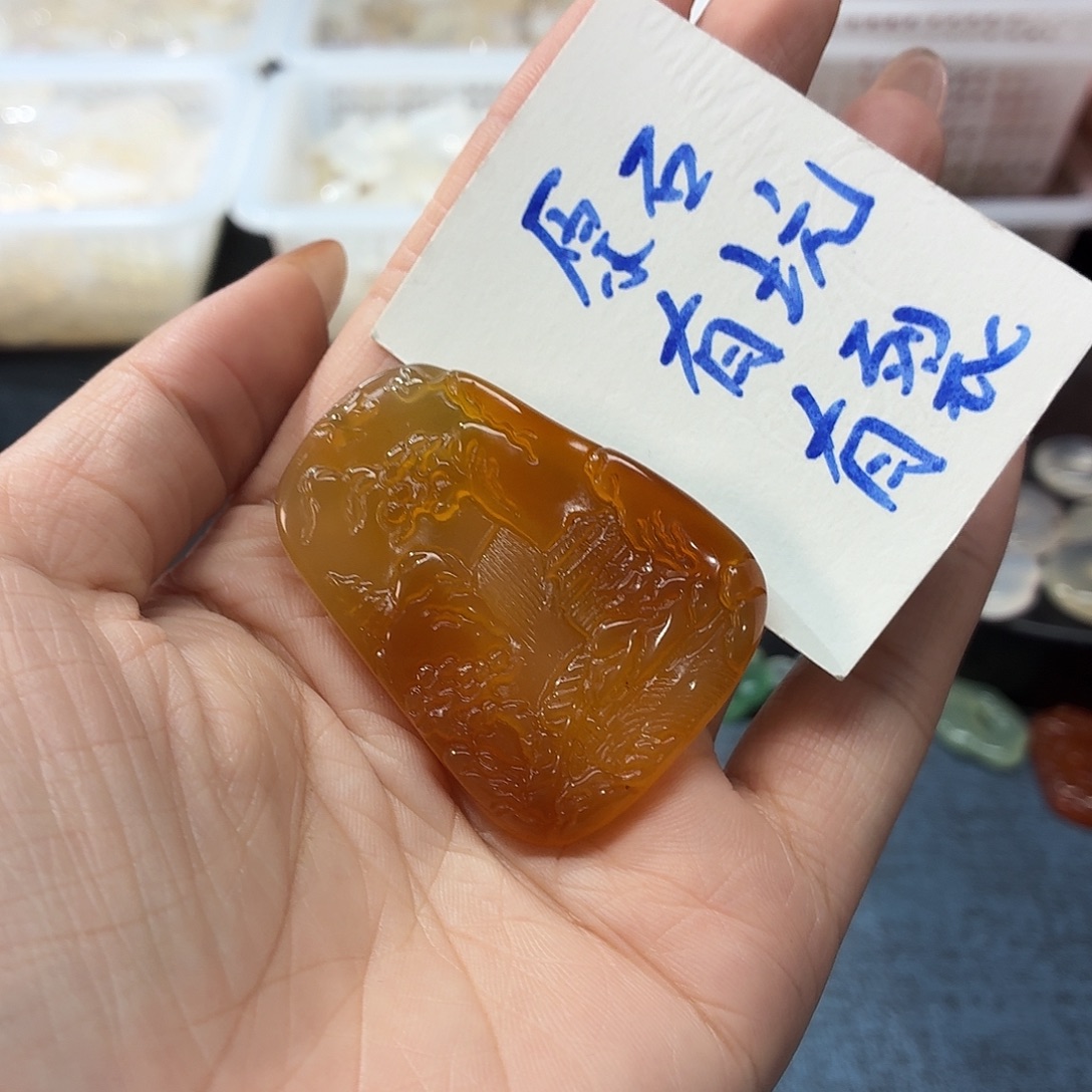 明***性玛瑙/玉髓未镶嵌颈饰