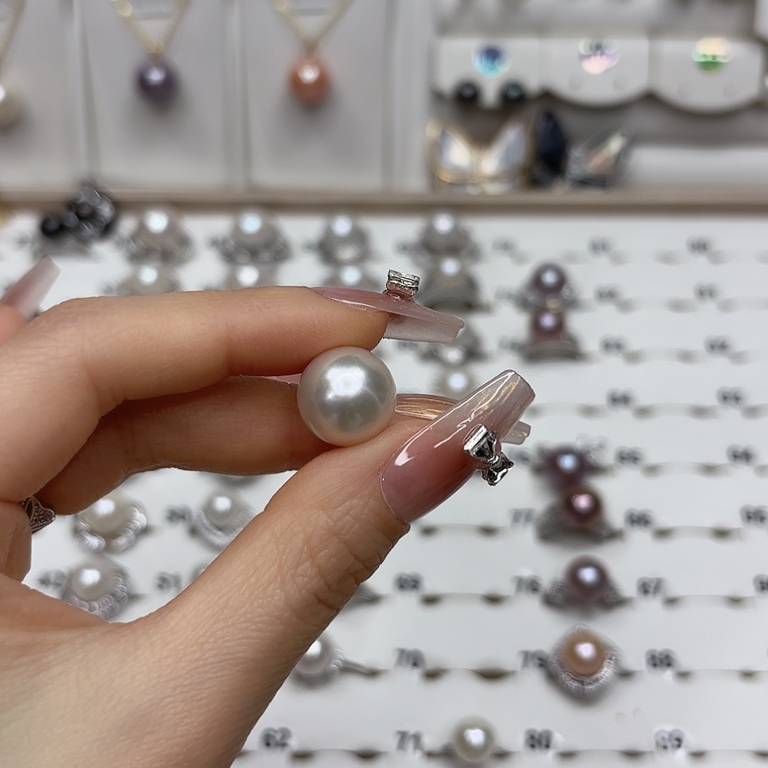 ****默淡水珍珠18K金镶嵌颈饰