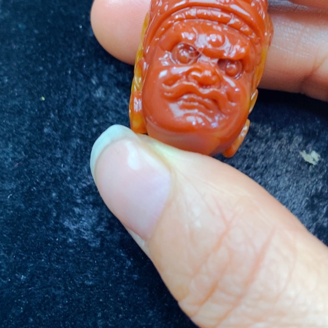 未镶嵌石英质玉（黄龙玉）颈饰