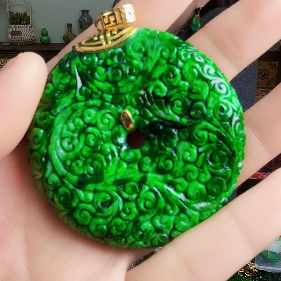 颈饰18K金镶嵌翡翠