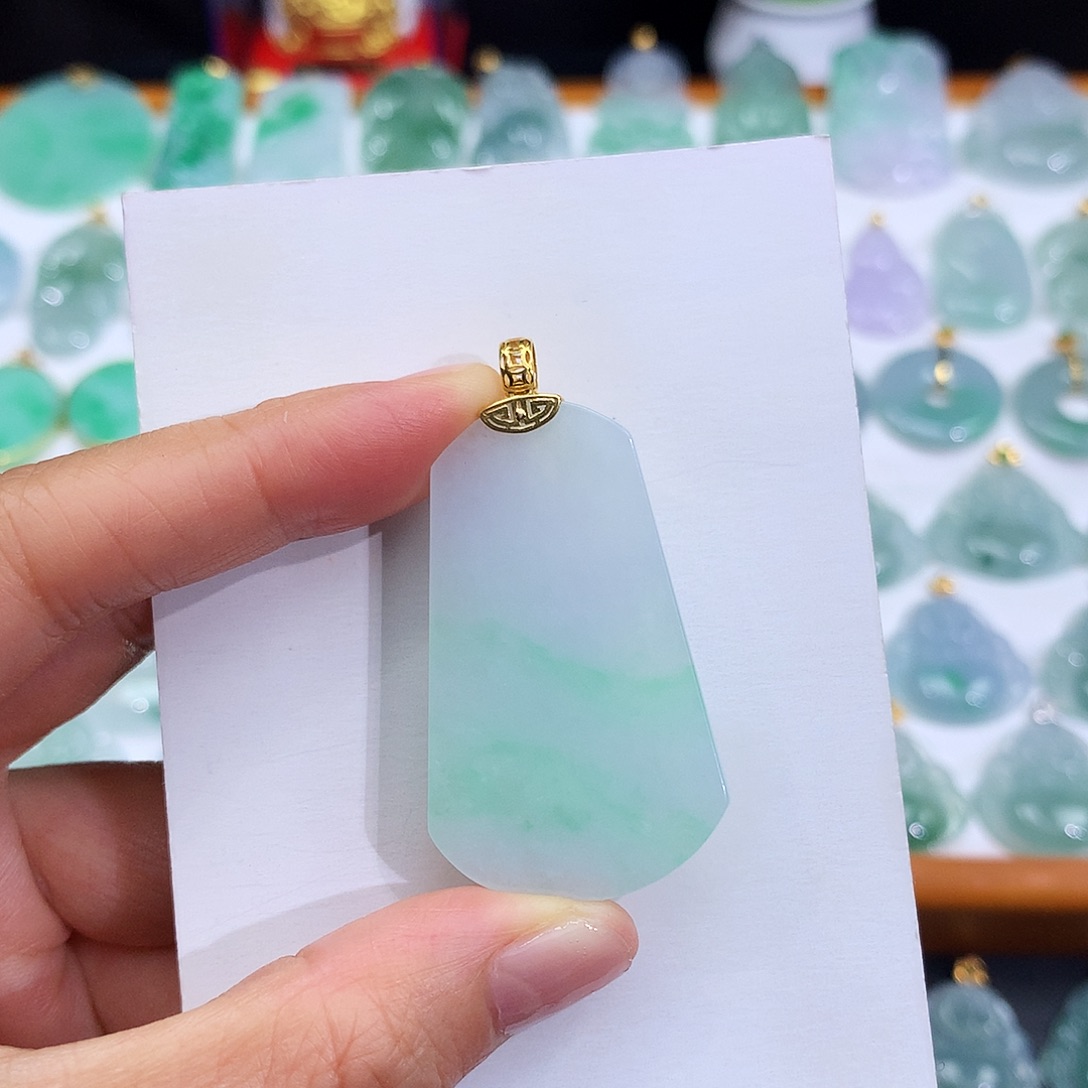 翡翠18K金镶嵌颈饰翡翠吊坠