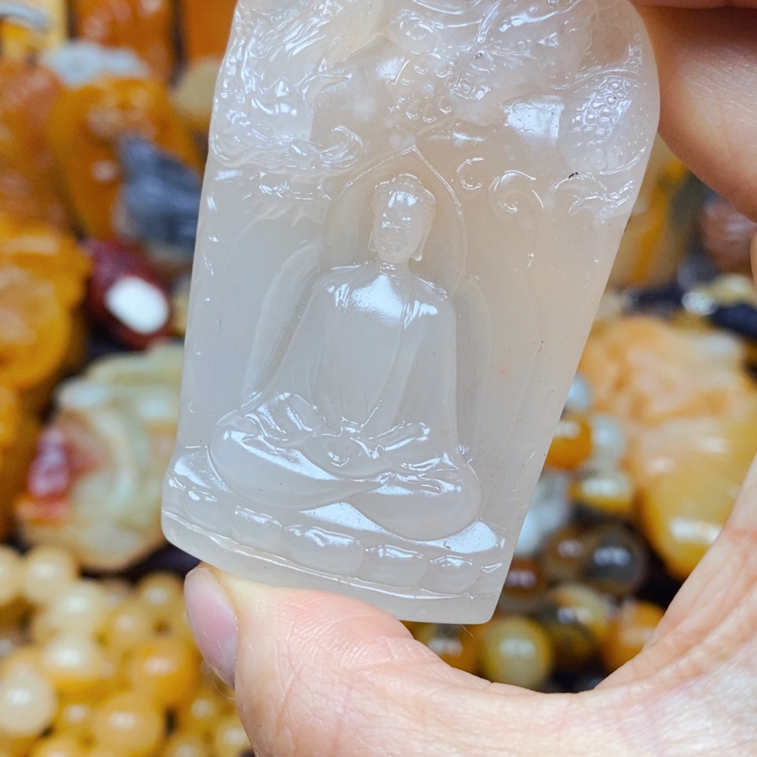 石英质玉（黄龙玉）颈饰未镶嵌