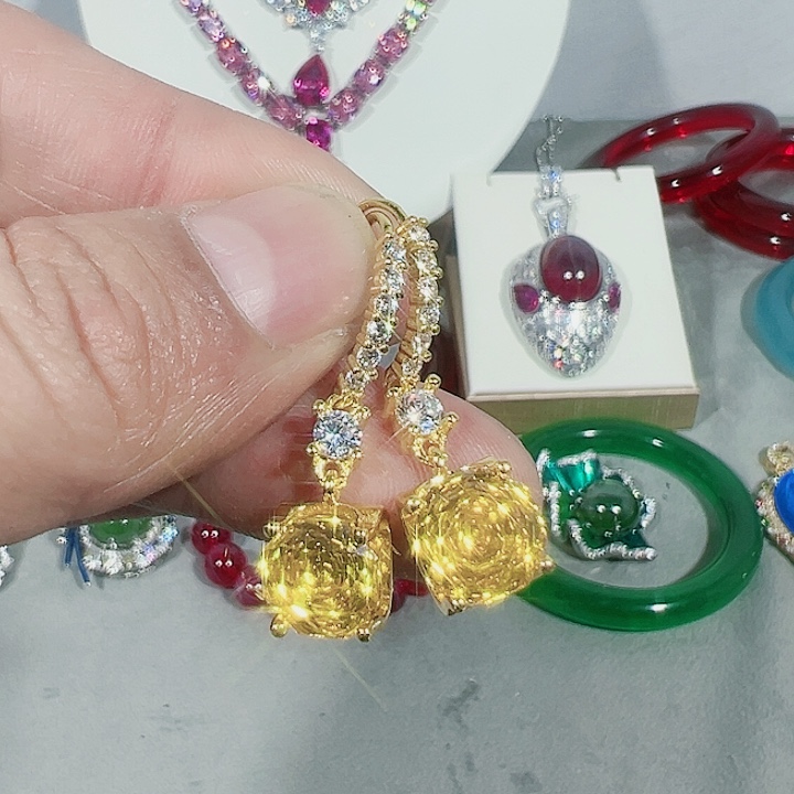 红宝石颈饰未镶嵌