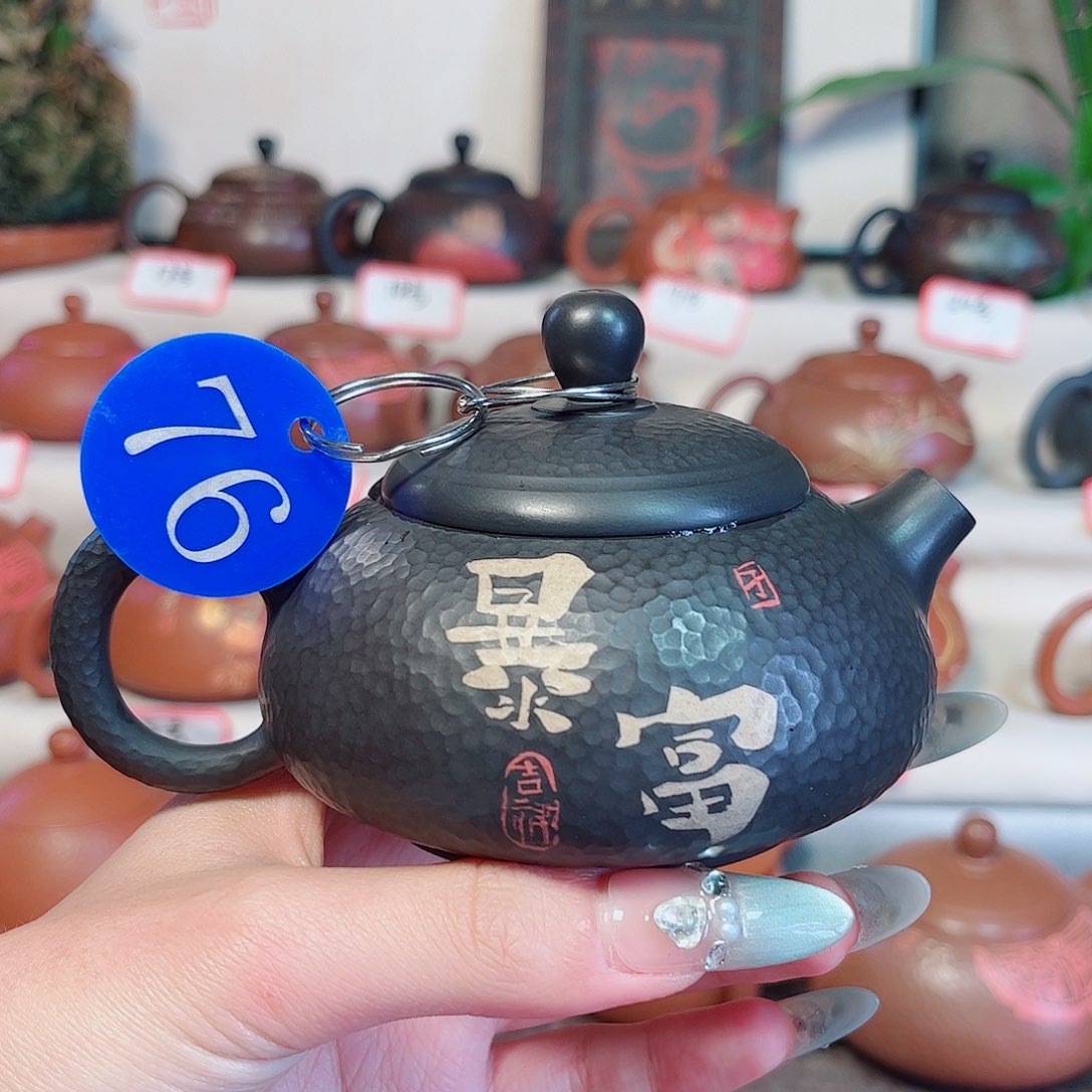 170毫升微微瑕纯手工锤纹刻填潘壶