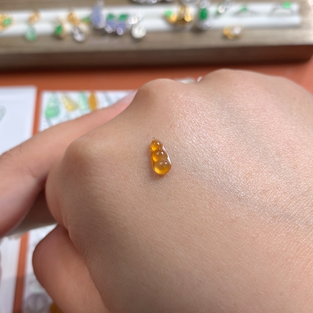 翡翠未镶嵌颈饰激光黄豆