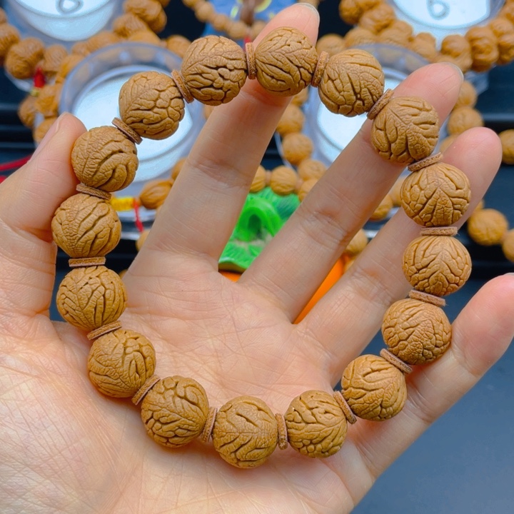 吊坠桃核精品红魔铁将军16捡漏