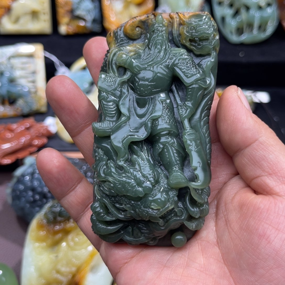L***G蛇纹石玉未镶嵌颈饰