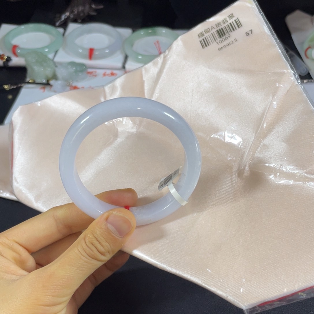 未镶嵌手镯翡翠天然翡翠手镯