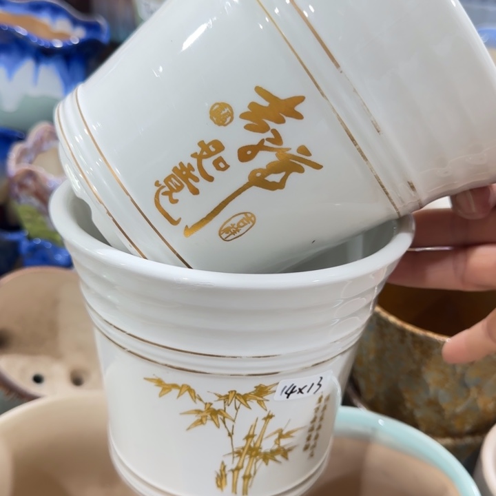 凑9块包邮，有孔，不清楚问客服